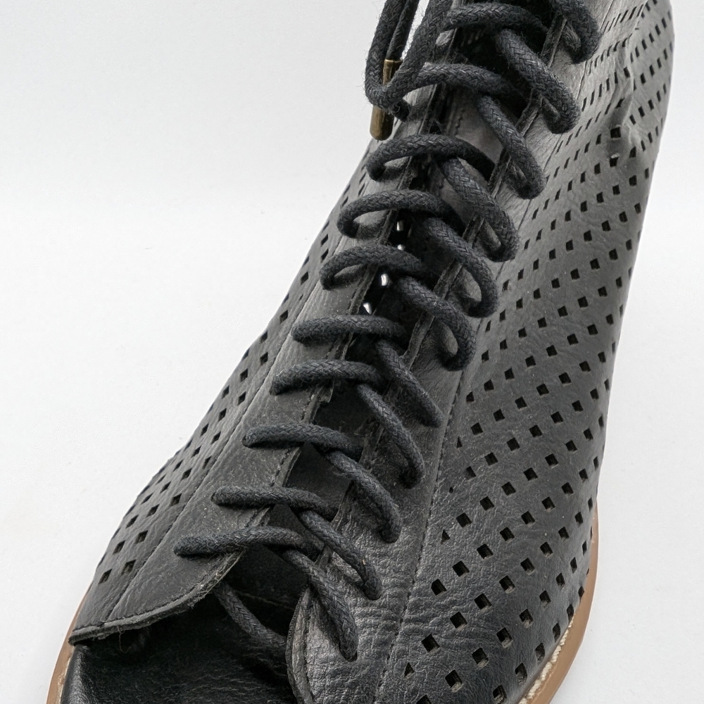 Forever 21 Black lace up booties sz 9 - Picture 4 of 9